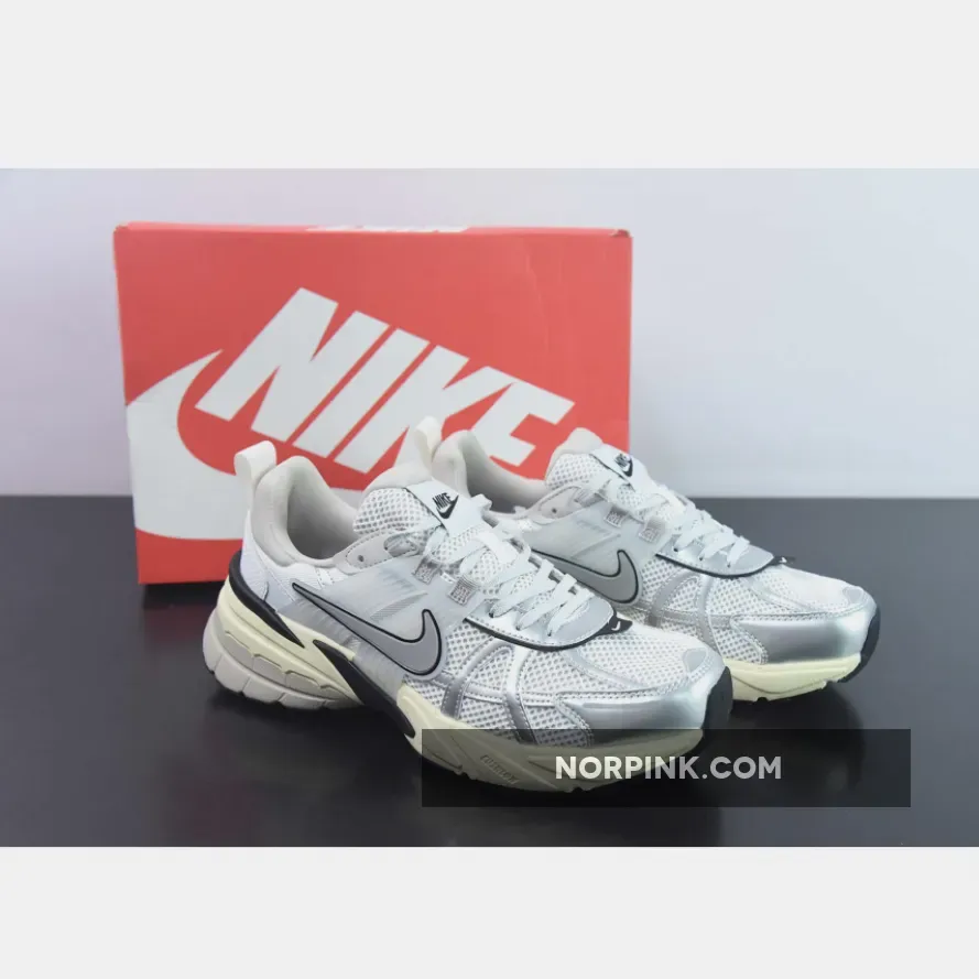 Nike Runtekk White/Metallic Silver-Pure Platinum FD0736-100