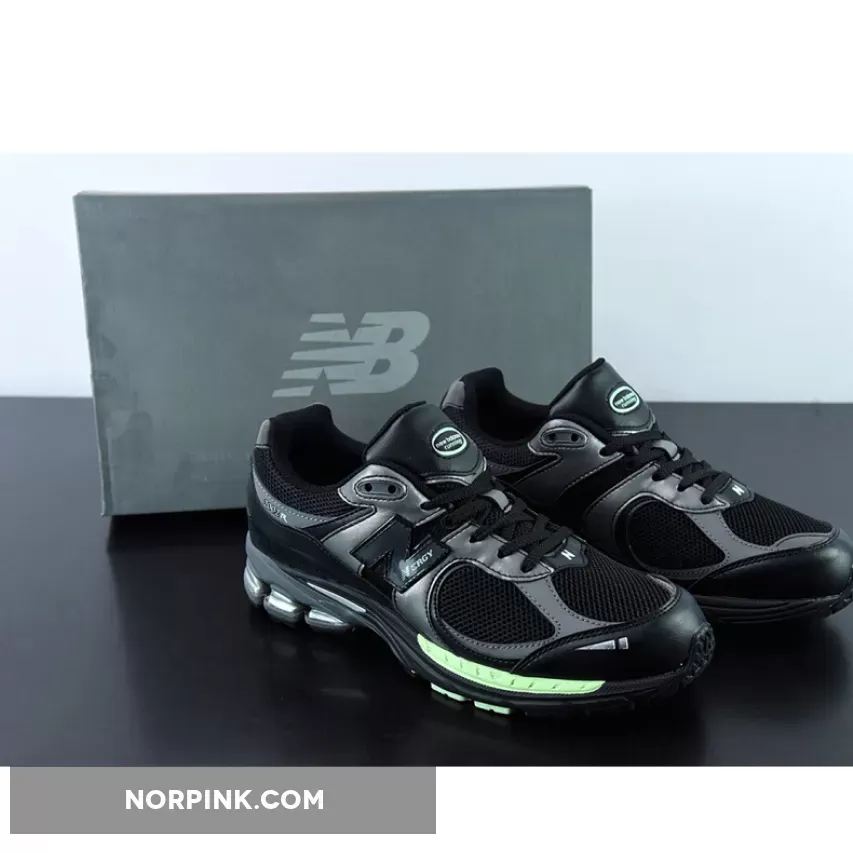 New Balance 2002R Black Powder Green / green 2002r