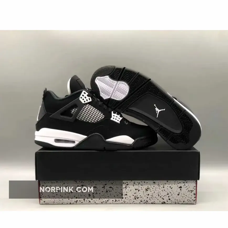 Air Jordan 4 "White Thunder"