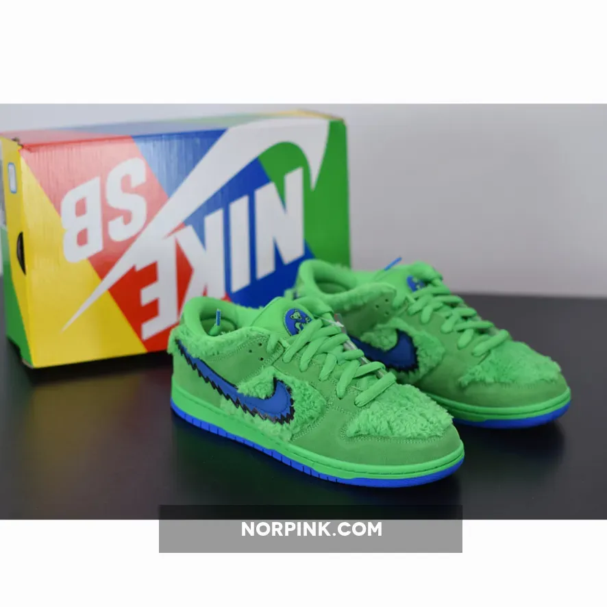 Grateful Dead x Nike SB Dunk Low "Green Bear"