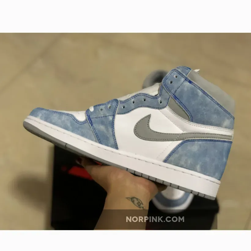Jordan 1 Retro High OG Hyper Royal Jordan 1 Retro High OG Hyper Royal