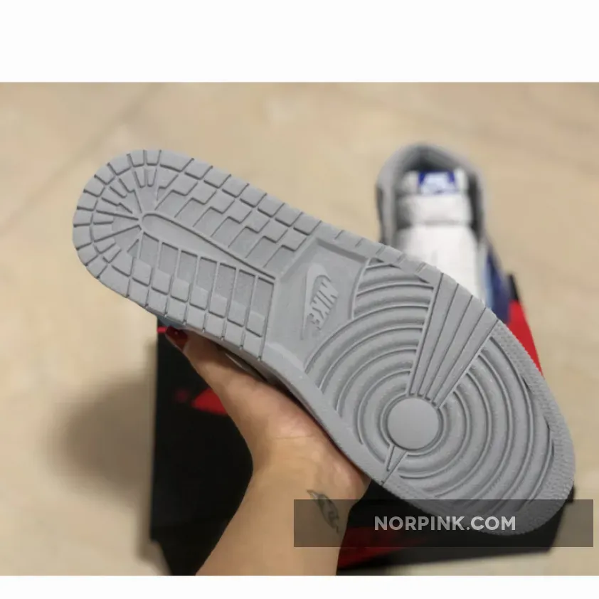 Jordan 1 Retro High OG Hyper Royal Jordan 1 Retro High OG Hyper Royal