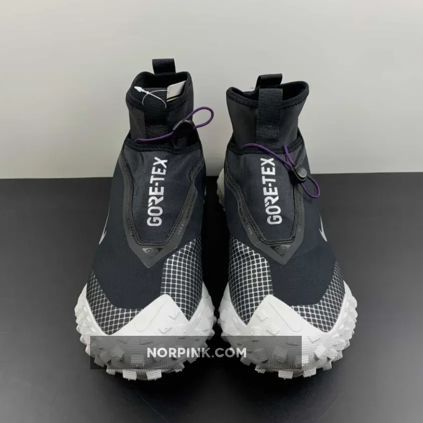 Nike ACG Mountain Fly Gore-Tex Metallic Silver Nike ACG Mountain Fly Gore-Tex Metallic Silver