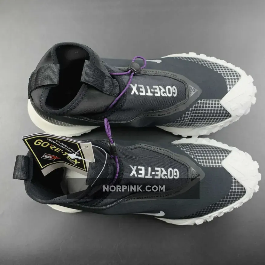 Nike ACG Mountain Fly Gore-Tex Metallic Silver Nike ACG Mountain Fly Gore-Tex Metallic Silver