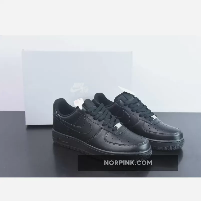 Nike Air Force 1 ’07 Triple Black