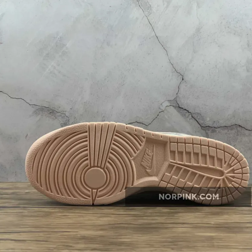 Nike SB Dunk Low Sail/Orange Pearl Nike SB Dunk Low Sail/Orange Pearl