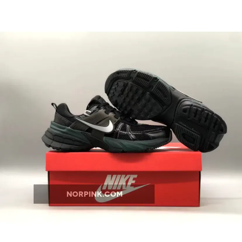 NIKE V2k Runtekk Black / Ash-Black