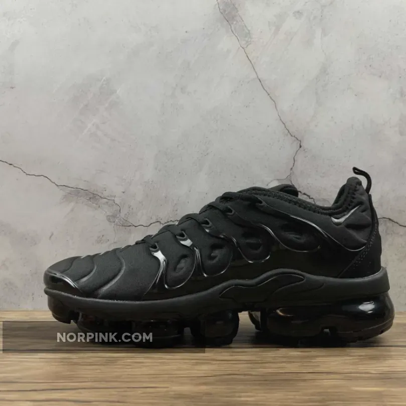 Nike VaporMax Plus ‘Triple Black’
