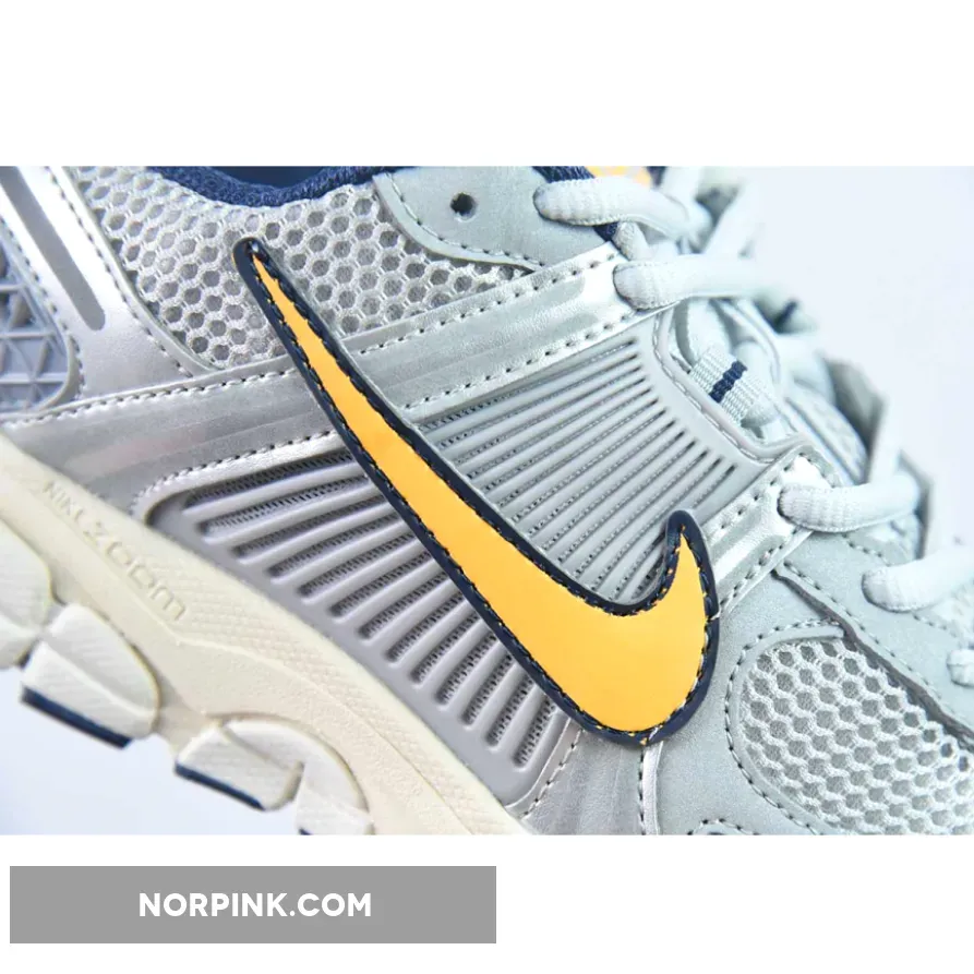 Nike Zoom Vomero 5 Pure Platinum/Laser Orange Nike Zoom Vomero 5 Pure Platinum/Laser Orange