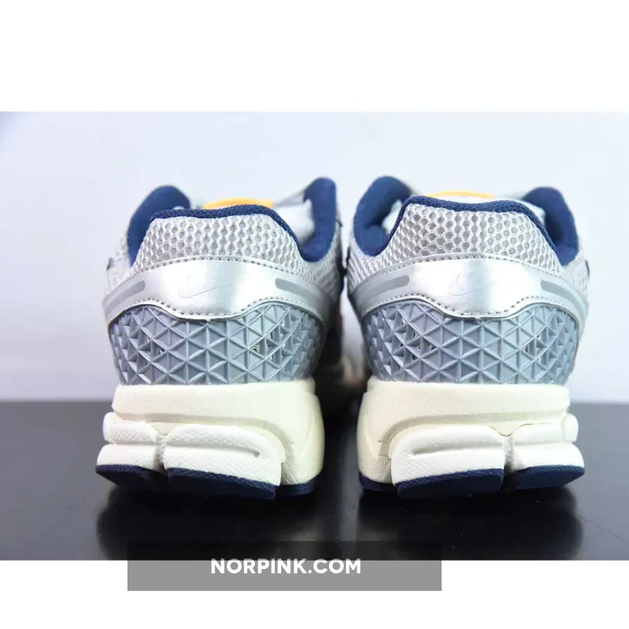 Nike Zoom Vomero 5 Pure Platinum/Laser Orange Nike Zoom Vomero 5 Pure Platinum/Laser Orange