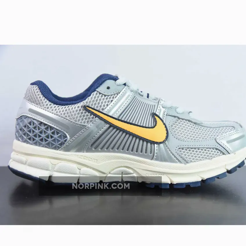 Nike Zoom Vomero 5 Pure Platinum/Laser Orange Nike Zoom Vomero 5 Pure Platinum/Laser Orange