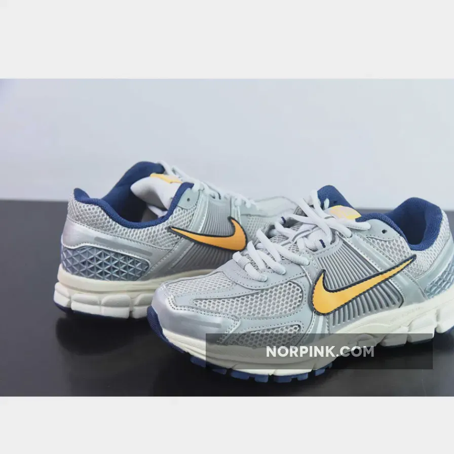 Nike Zoom Vomero 5 Pure Platinum/Laser Orange Nike Zoom Vomero 5 Pure Platinum/Laser Orange