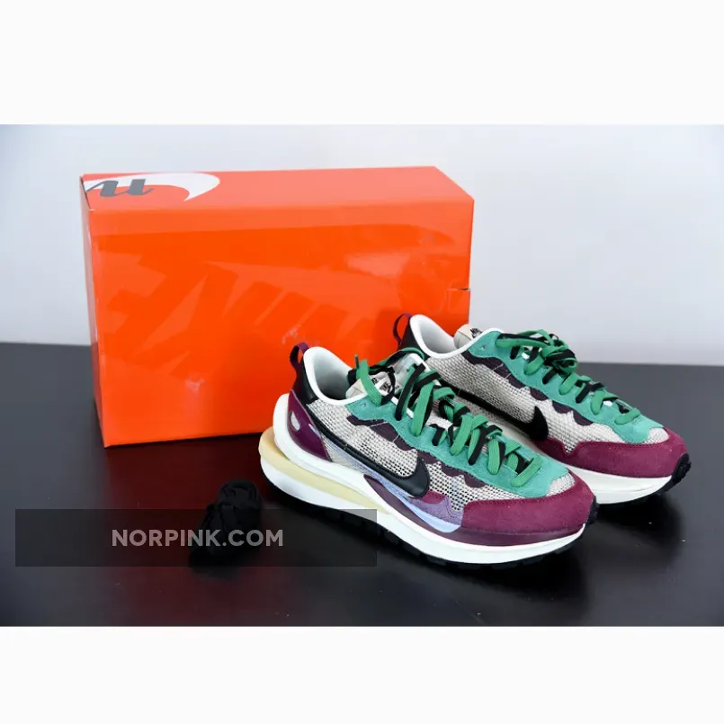 Sacai X Nike VaporWaffle Villain Red Neptune Green